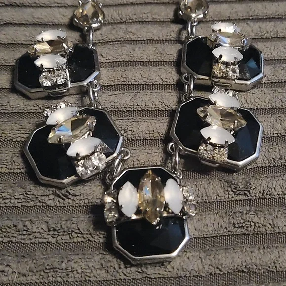 White House Black Market 16" To 19" adjustable - Picture 2 of 4